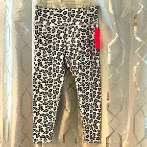 Betsey Johnson Performance.  Leggings. NWT. Size Large